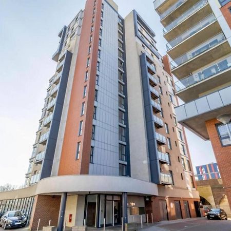 Lovely Luxury 1-Bed Apartment In Wembley Londra Exterior foto