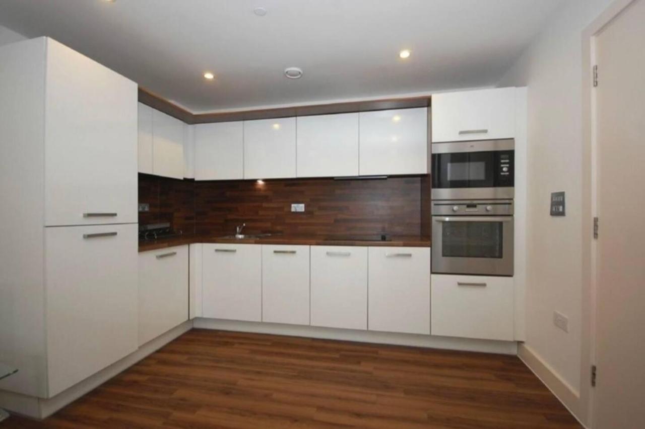 Lovely Luxury 1-Bed Apartment In Wembley Londra Exterior foto