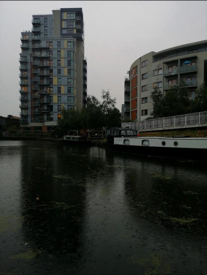 Lovely Luxury 1-Bed Apartment In Wembley Londra Exterior foto