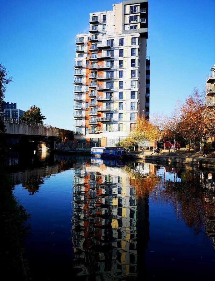 Lovely Luxury 1-Bed Apartment In Wembley Londra Exterior foto