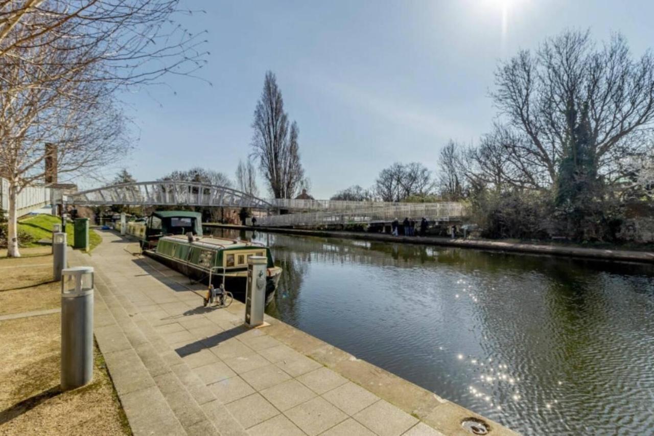 Lovely Luxury 1-Bed Apartment In Wembley Londra Exterior foto