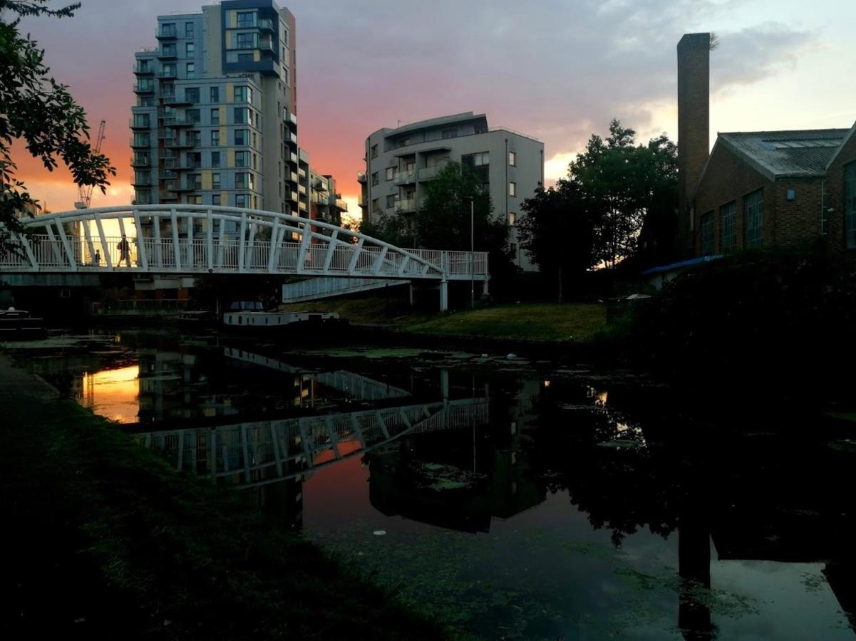 Lovely Luxury 1-Bed Apartment In Wembley Londra Exterior foto